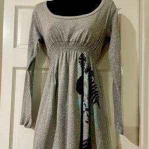 Heavy Rotation - Small round neck top with high waist detail.